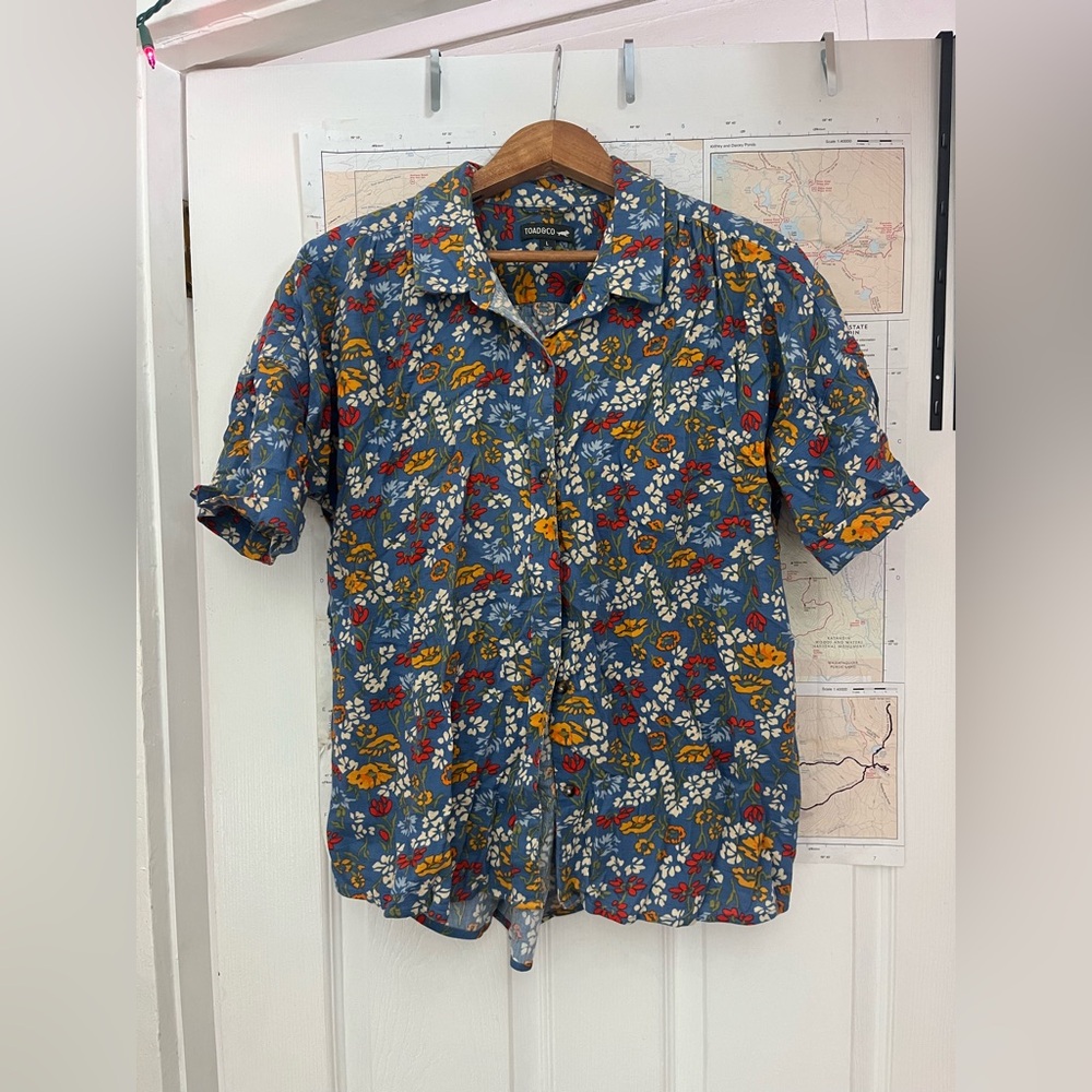Toad & Co - women’s size L - blue floral print cotton camp shirt